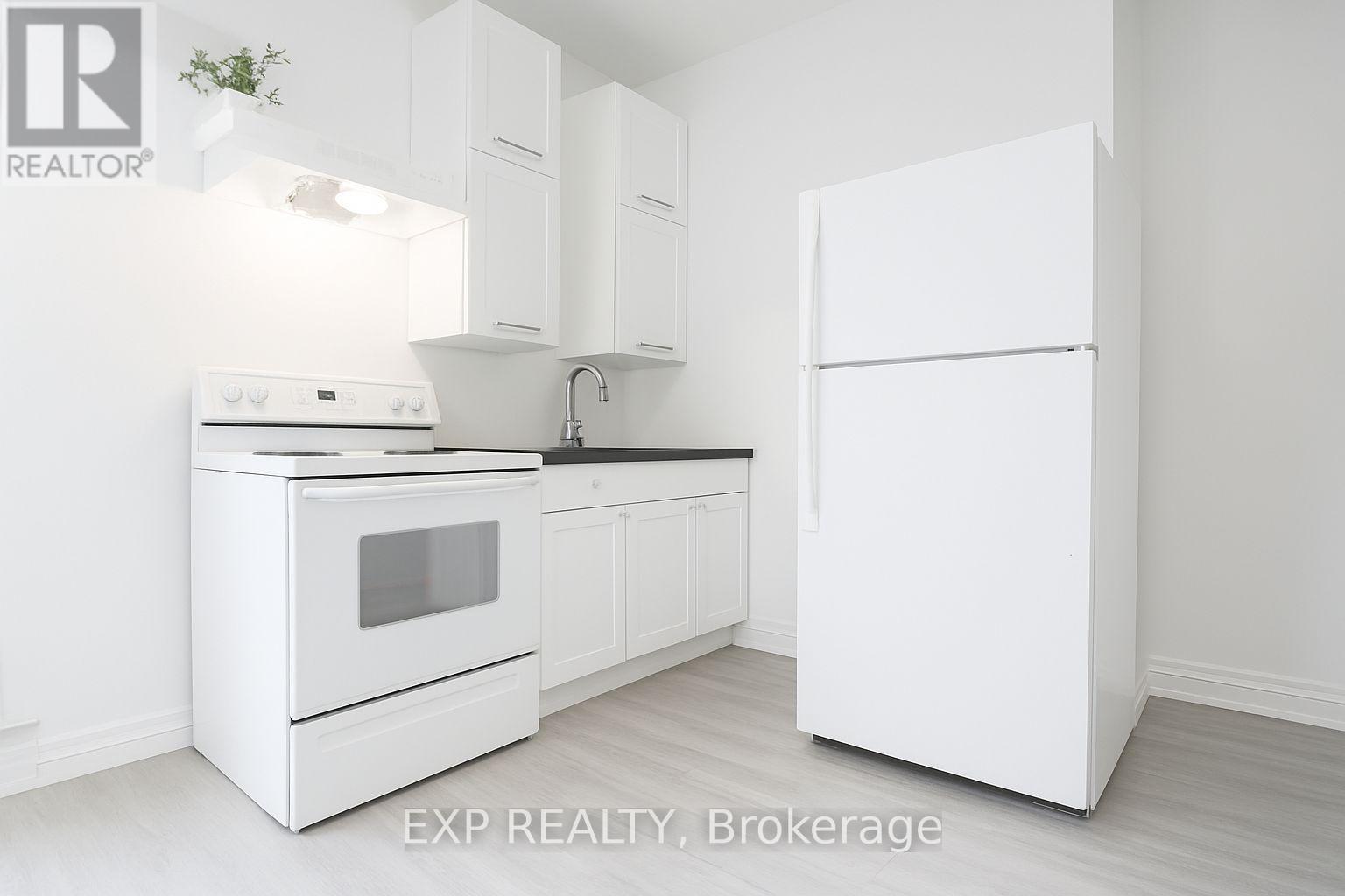 Main - 207 Gamble Avenue, Toronto, ON - Indoor Photo Showing Kitchen