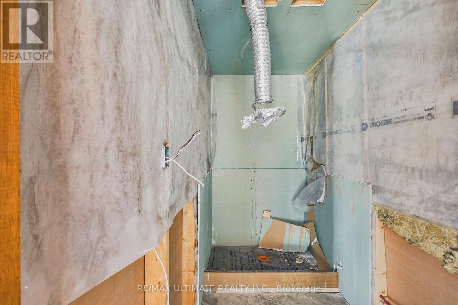 1010 Ritson Road N, Oshawa, ON - Indoor Photo Showing Bathroom