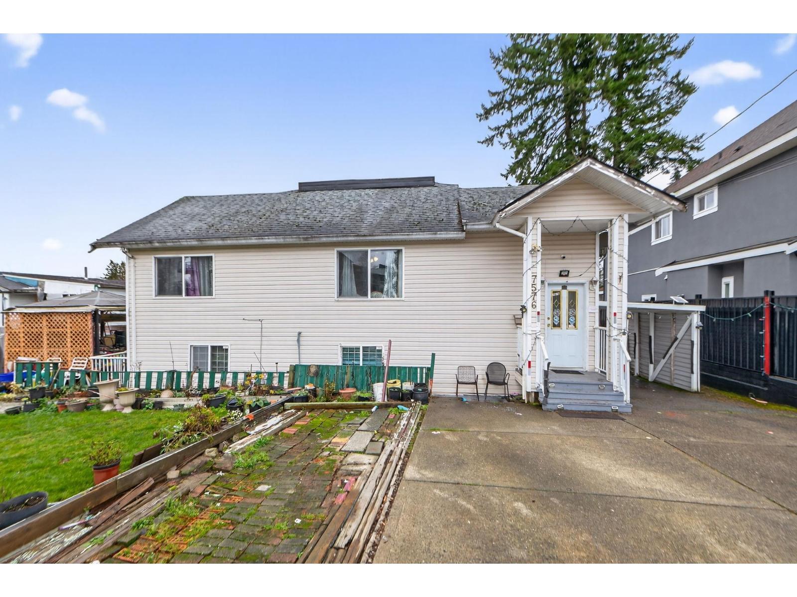 7576 140 Street, Surrey, BC - Outdoor