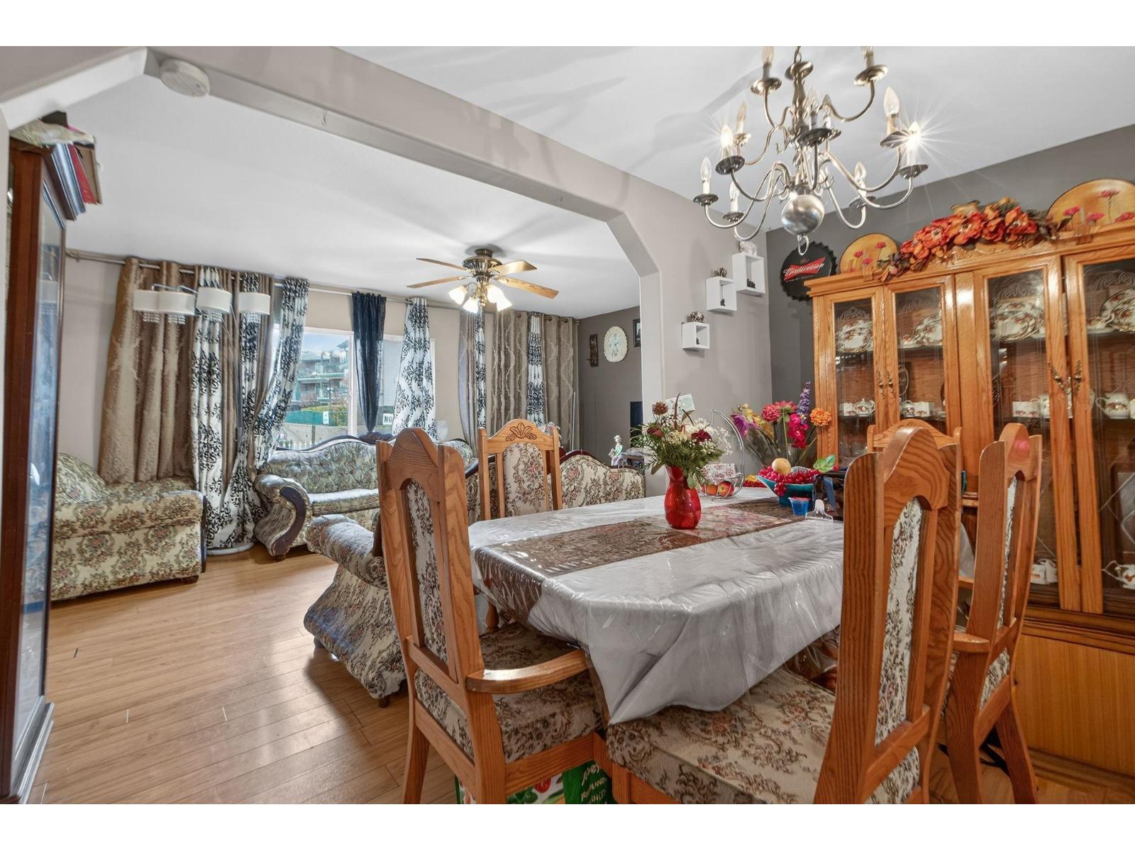 7576 140 Street, Surrey, BC - Indoor Photo Showing Dining Room