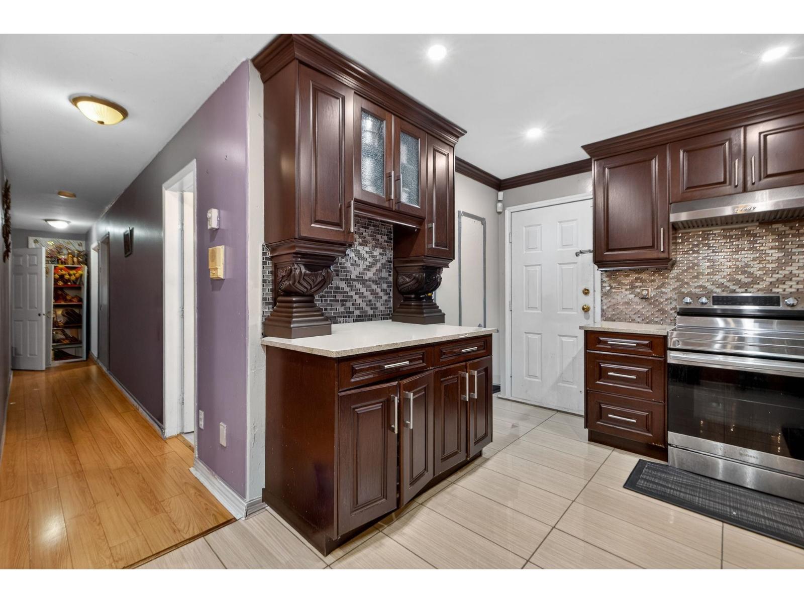 7576 140 Street, Surrey, BC - Indoor Photo Showing Kitchen