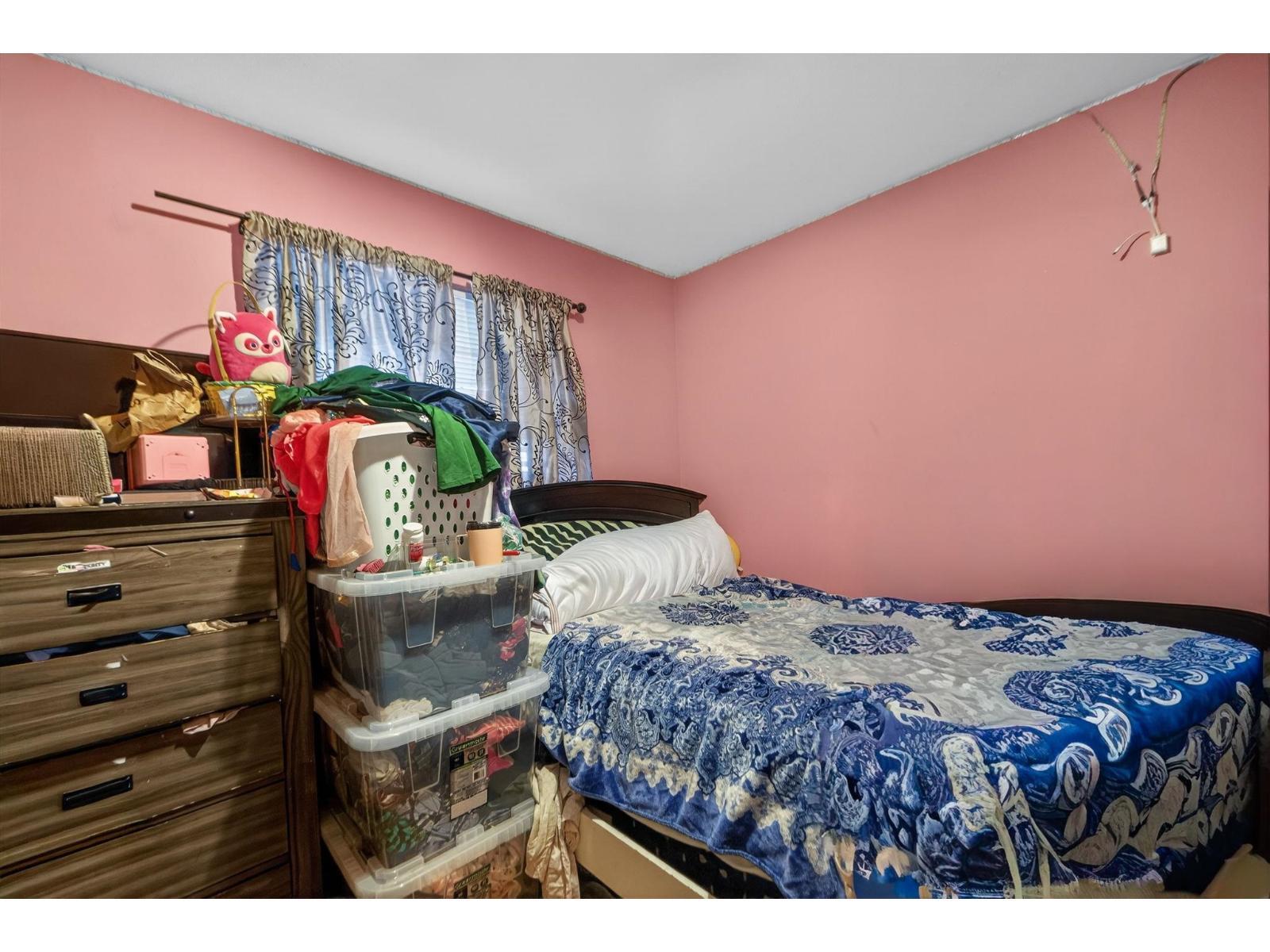 7576 140 Street, Surrey, BC - Indoor Photo Showing Bedroom