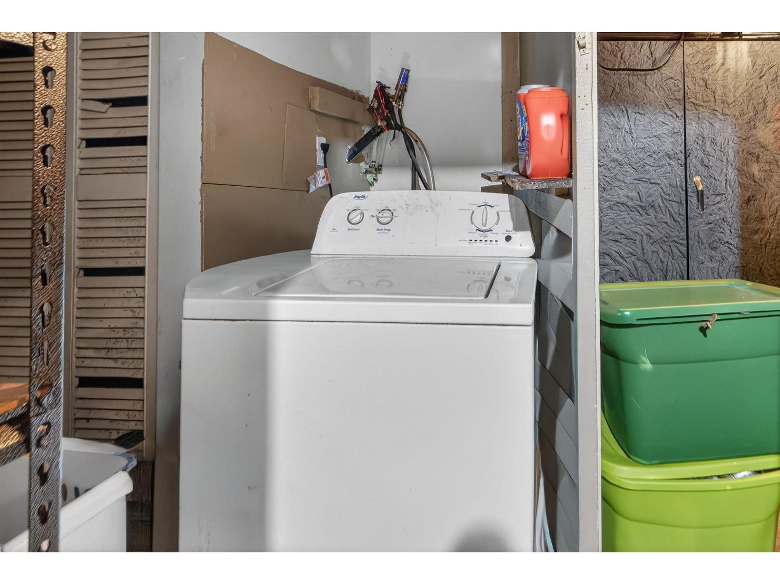 7576 140 Street, Surrey, BC - Indoor Photo Showing Laundry Room