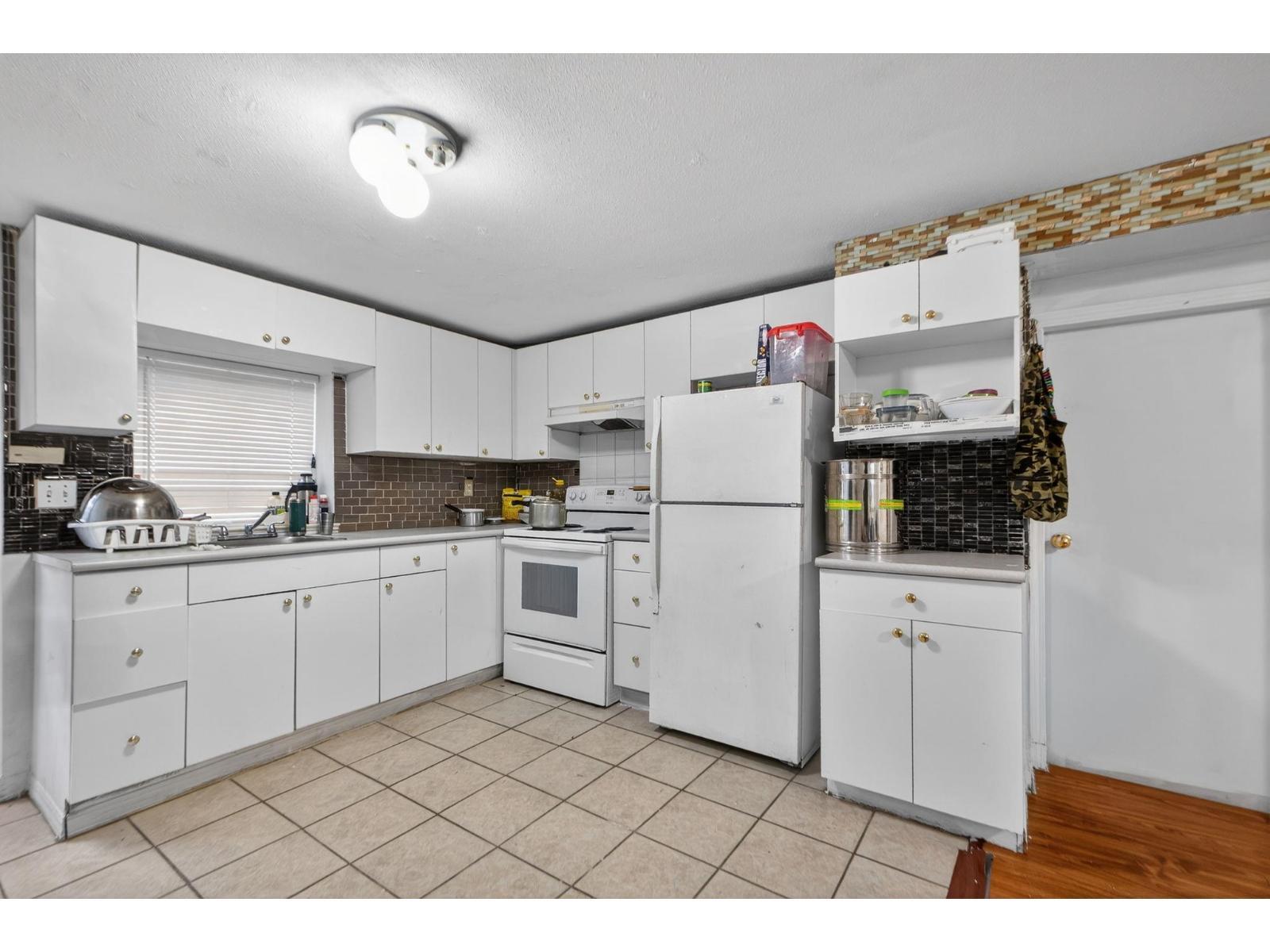 7576 140 Street, Surrey, BC - Indoor Photo Showing Kitchen