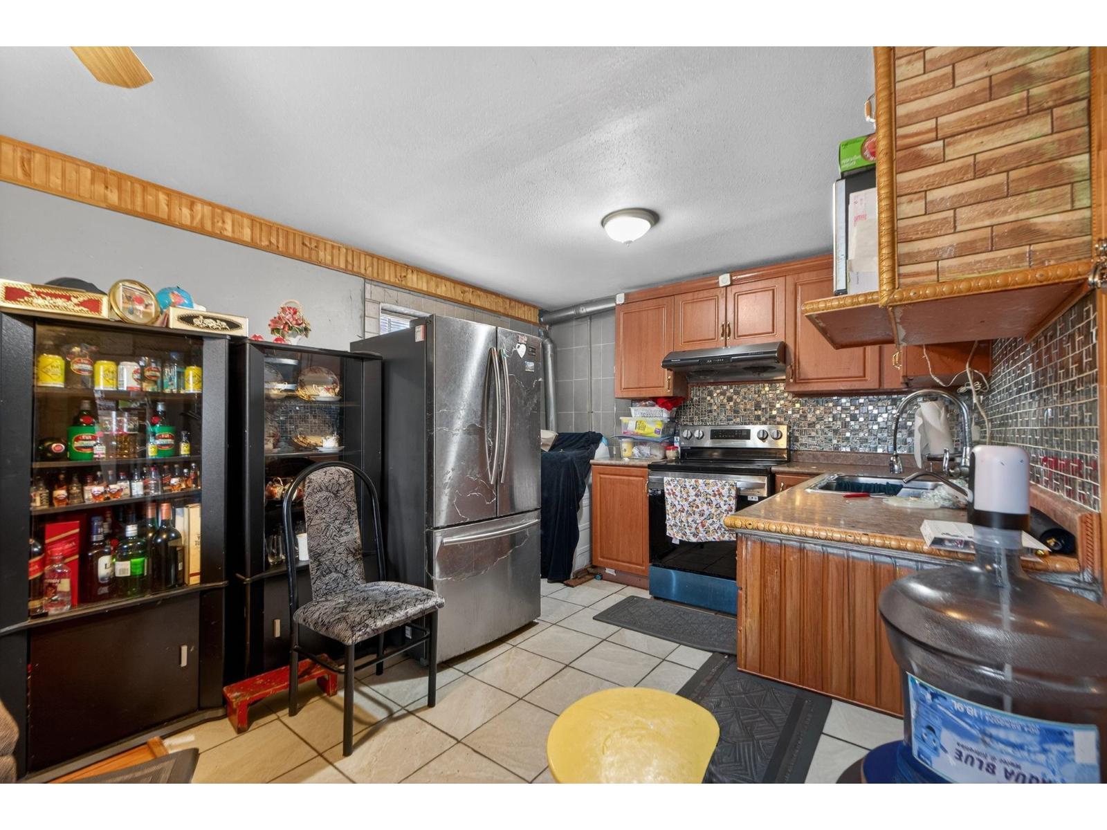 7576 140 Street, Surrey, BC - Indoor Photo Showing Kitchen