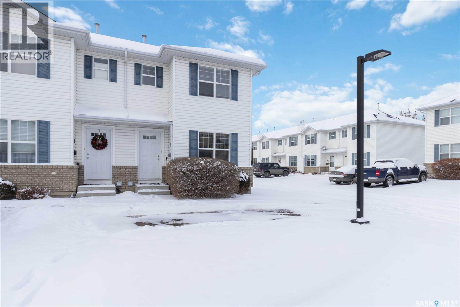 33 102 Pawlychenko Lane, Saskatoon, SK - Outdoor With Facade