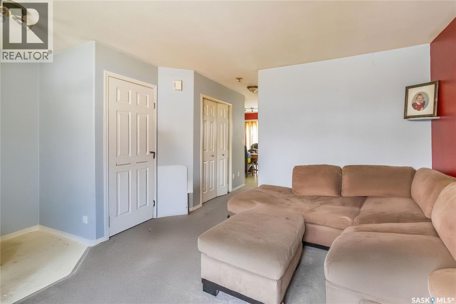 33 102 Pawlychenko Lane, Saskatoon, SK - Indoor Photo Showing Living Room