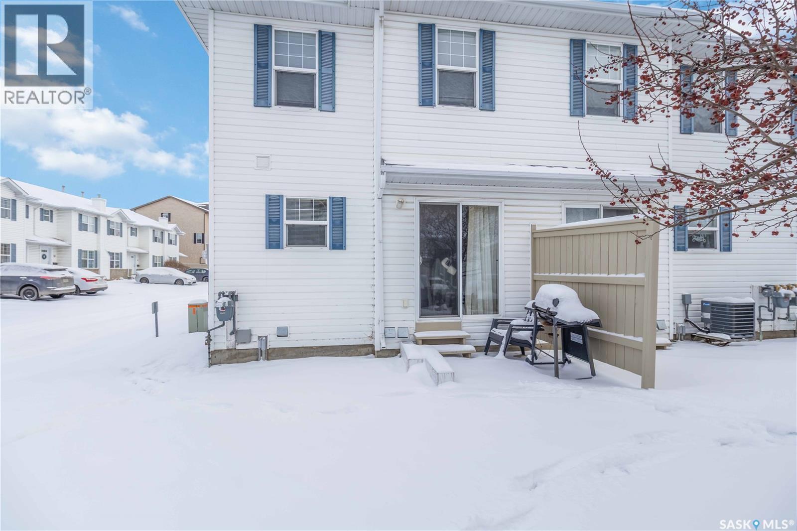 33 102 Pawlychenko Lane, Saskatoon, SK - Outdoor