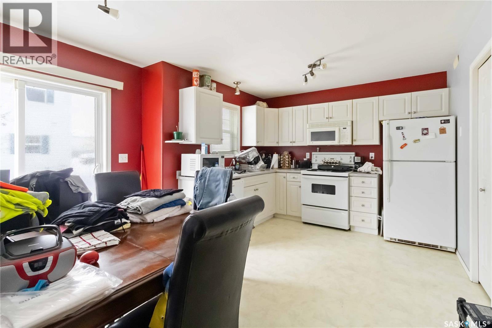 33 102 Pawlychenko Lane, Saskatoon, SK - Indoor Photo Showing Kitchen