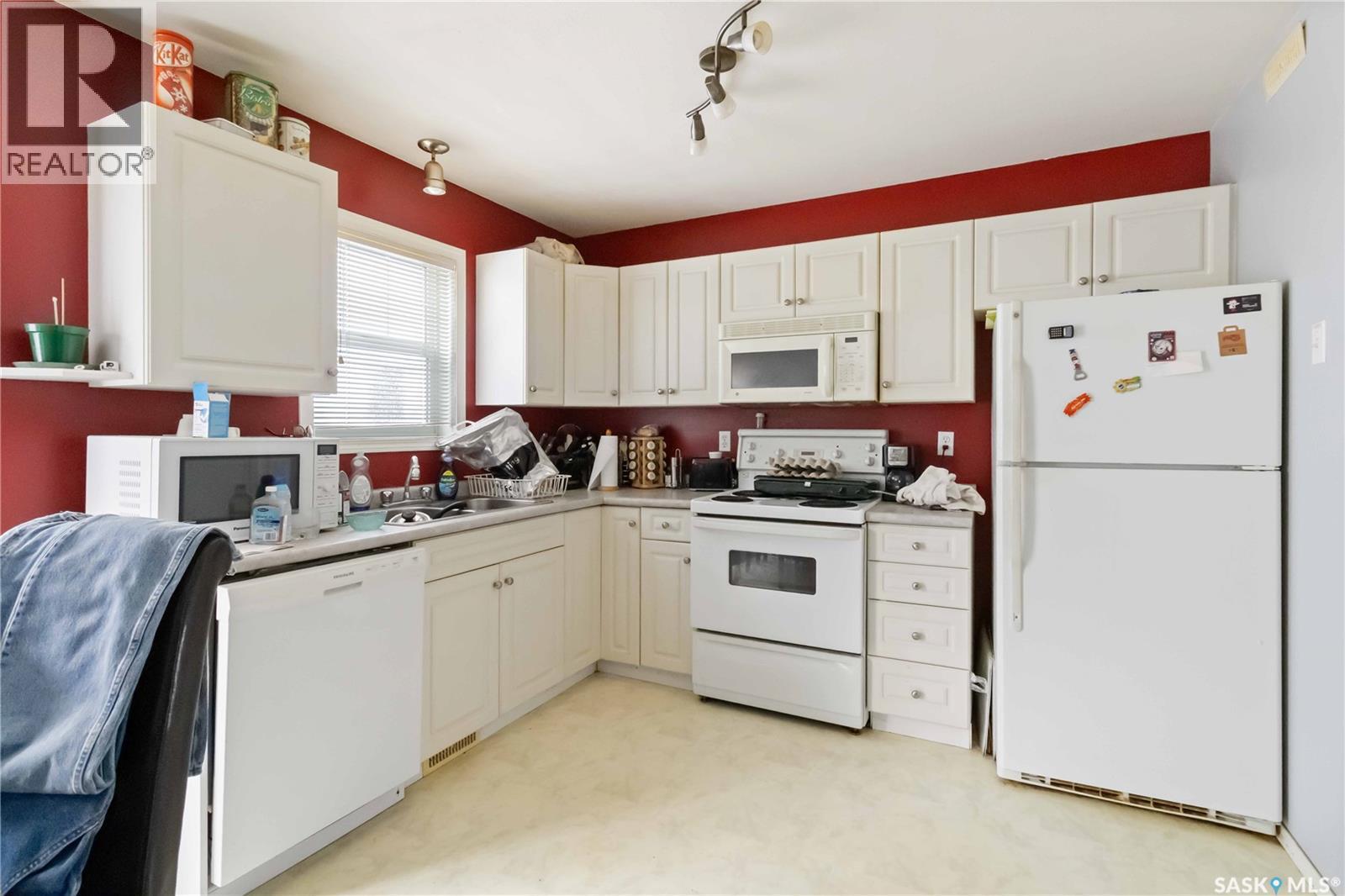 33 102 Pawlychenko Lane, Saskatoon, SK - Indoor Photo Showing Kitchen