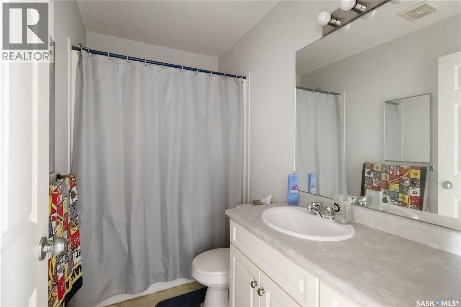 33 102 Pawlychenko Lane, Saskatoon, SK - Indoor Photo Showing Bathroom