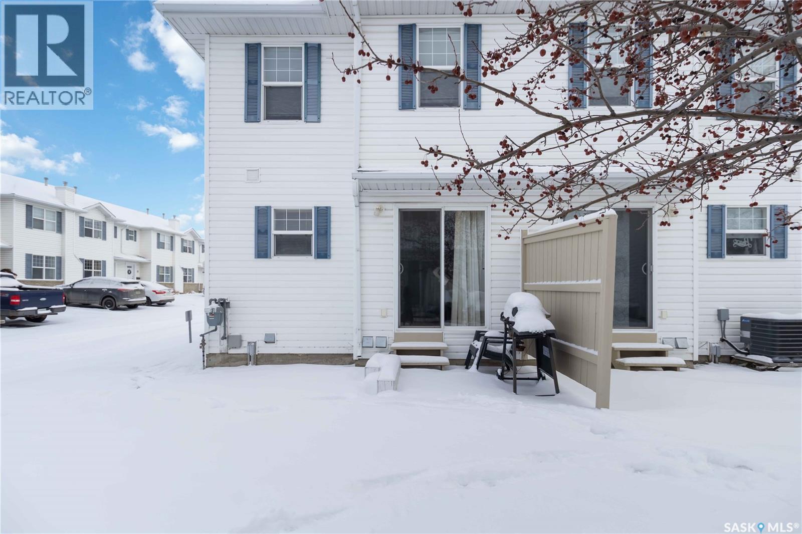 33 102 Pawlychenko Lane, Saskatoon, SK - Outdoor