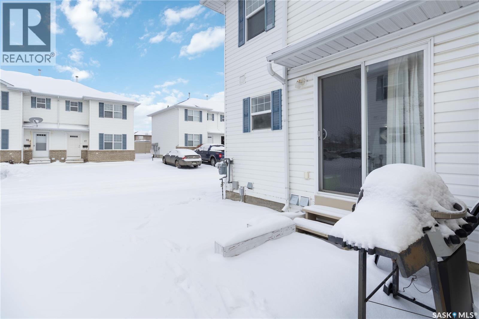 33 102 Pawlychenko Lane, Saskatoon, SK - Outdoor