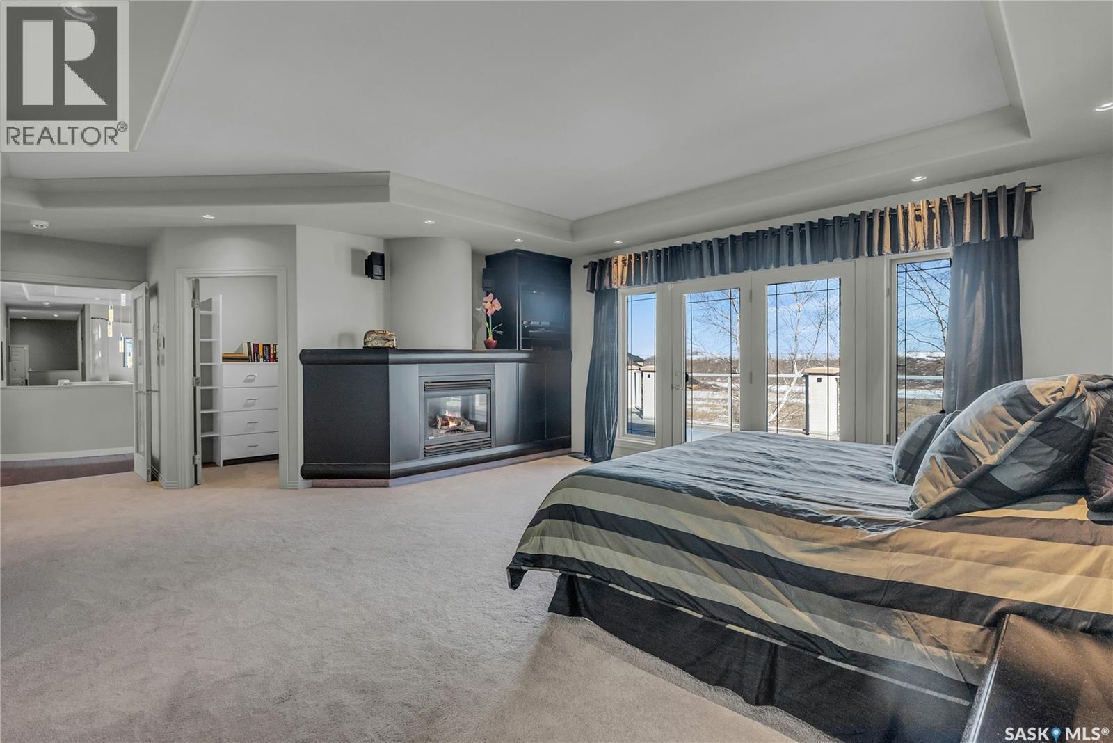 48 Cathedral Bluffs Road, Corman Park Rm No. 344, SK - Indoor Photo Showing Bedroom With Fireplace