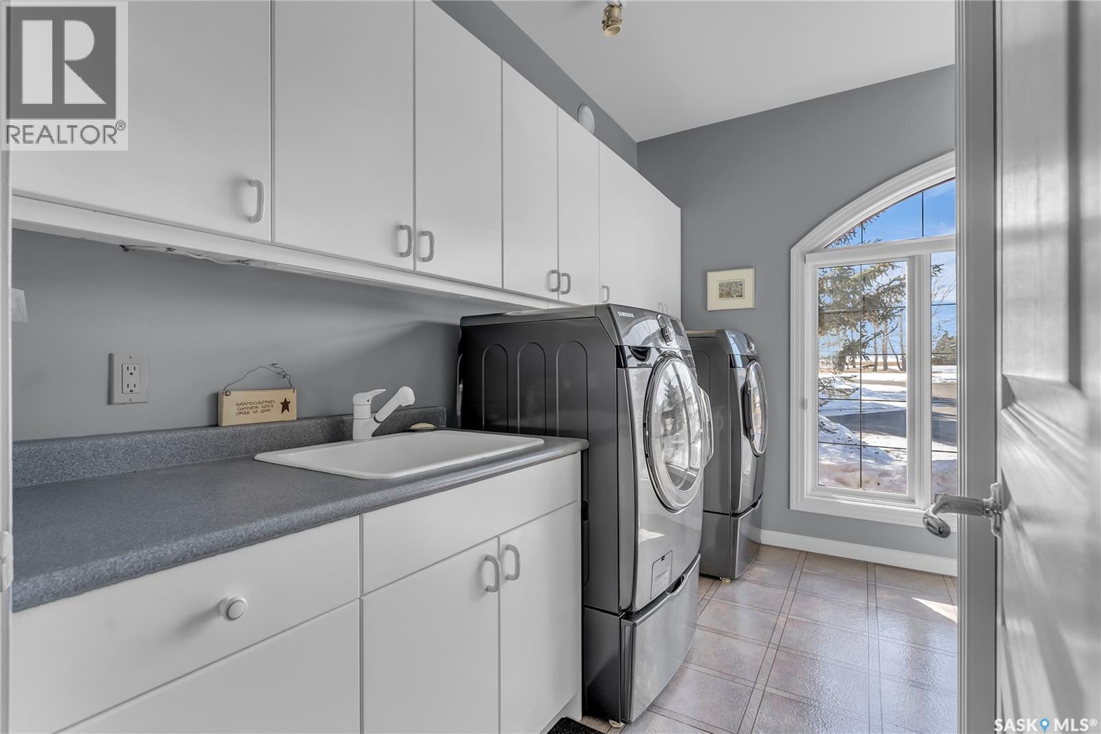 48 Cathedral Bluffs Road, Corman Park Rm No. 344, SK - Indoor Photo Showing Laundry Room