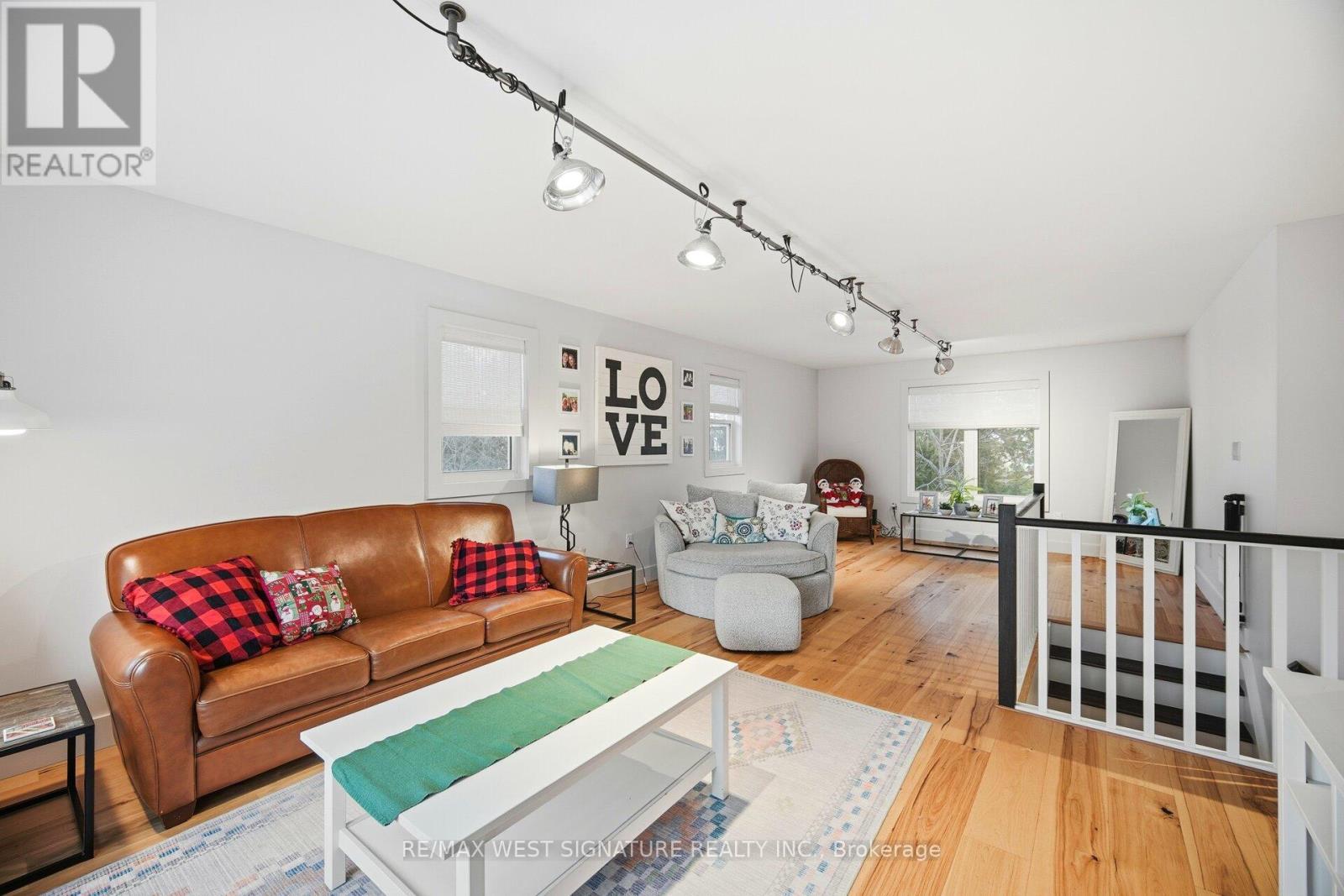 478 Main Street, King, ON - Indoor Photo Showing Living Room