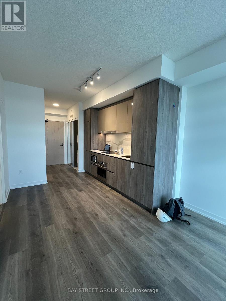 2211 - 8 Interchange Way, Vaughan, ON - Indoor