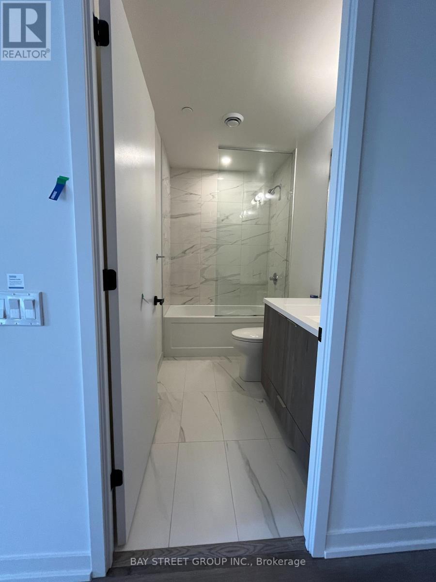 2211 - 8 Interchange Way, Vaughan, ON - Indoor Photo Showing Bathroom