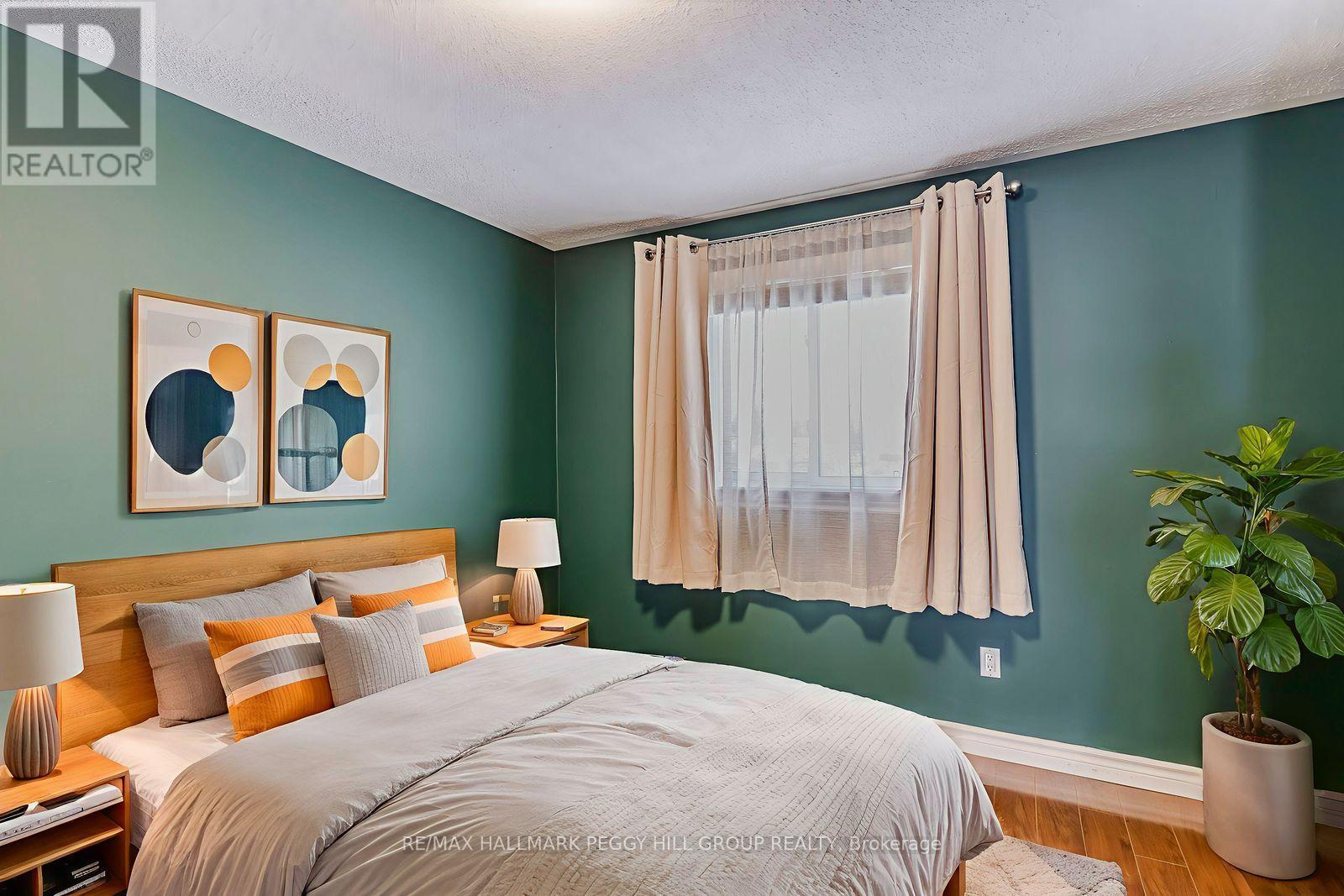 62 O'Shaughnessy Crescent, Barrie, ON - Indoor Photo Showing Bedroom