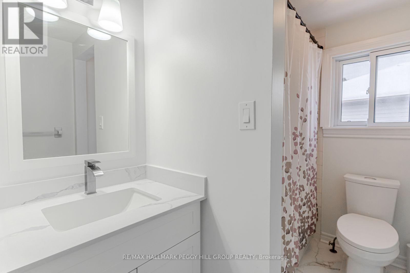 62 O'Shaughnessy Crescent, Barrie, ON - Indoor Photo Showing Bathroom