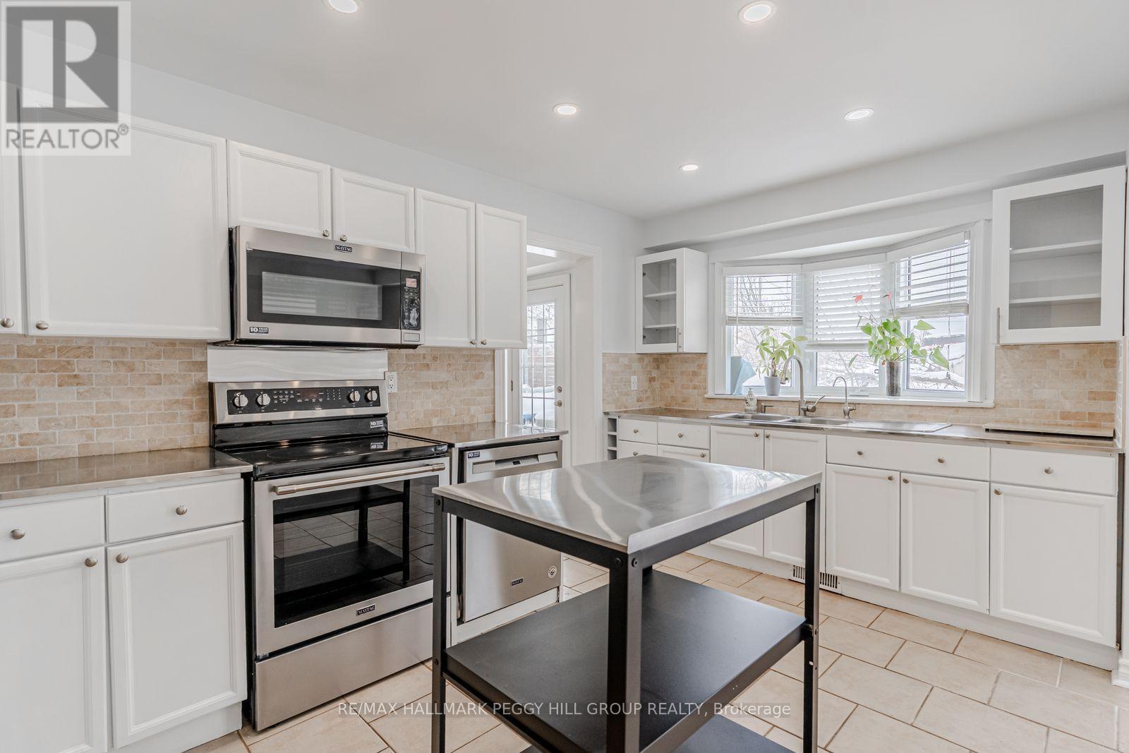 62 O'Shaughnessy Crescent, Barrie, ON - Indoor Photo Showing Kitchen With Stainless Steel Kitchen With Double Sink
