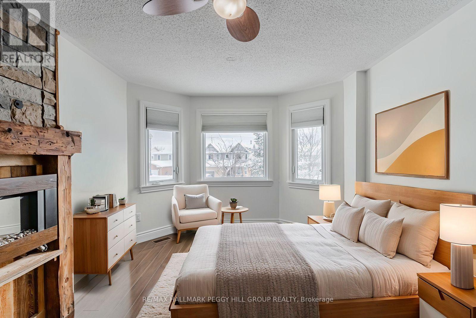 62 O'Shaughnessy Crescent, Barrie, ON - Indoor Photo Showing Bedroom