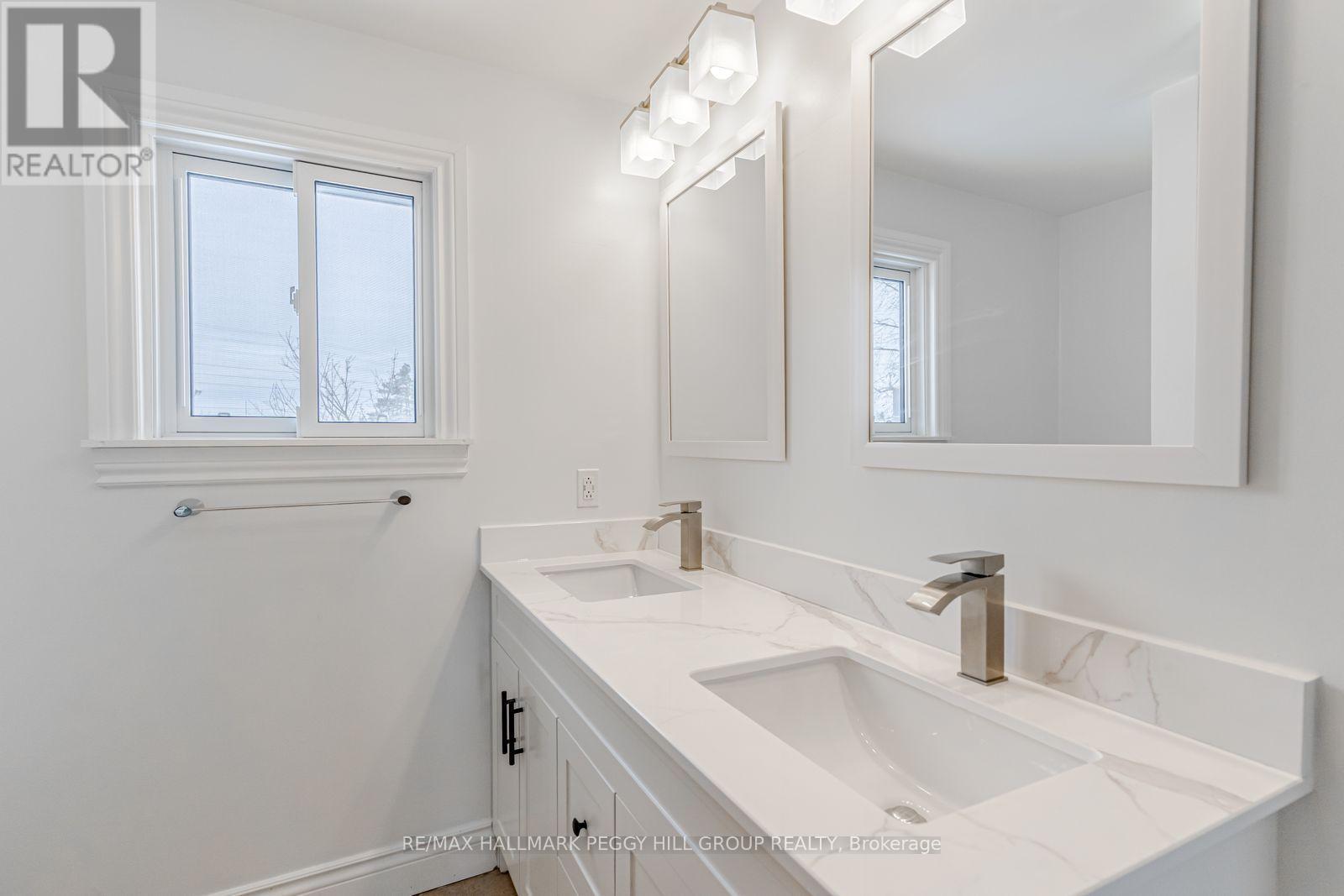 62 O'Shaughnessy Crescent, Barrie, ON - Indoor Photo Showing Bathroom