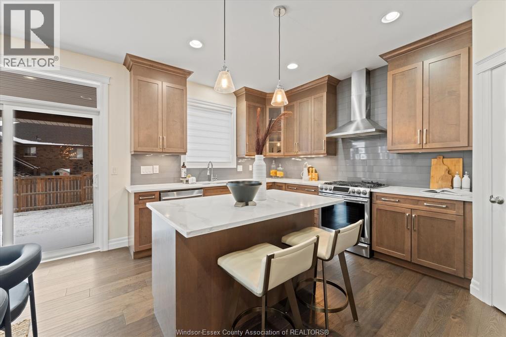 277 Carole Court, Lakeshore, ON - Indoor Photo Showing Kitchen With Upgraded Kitchen