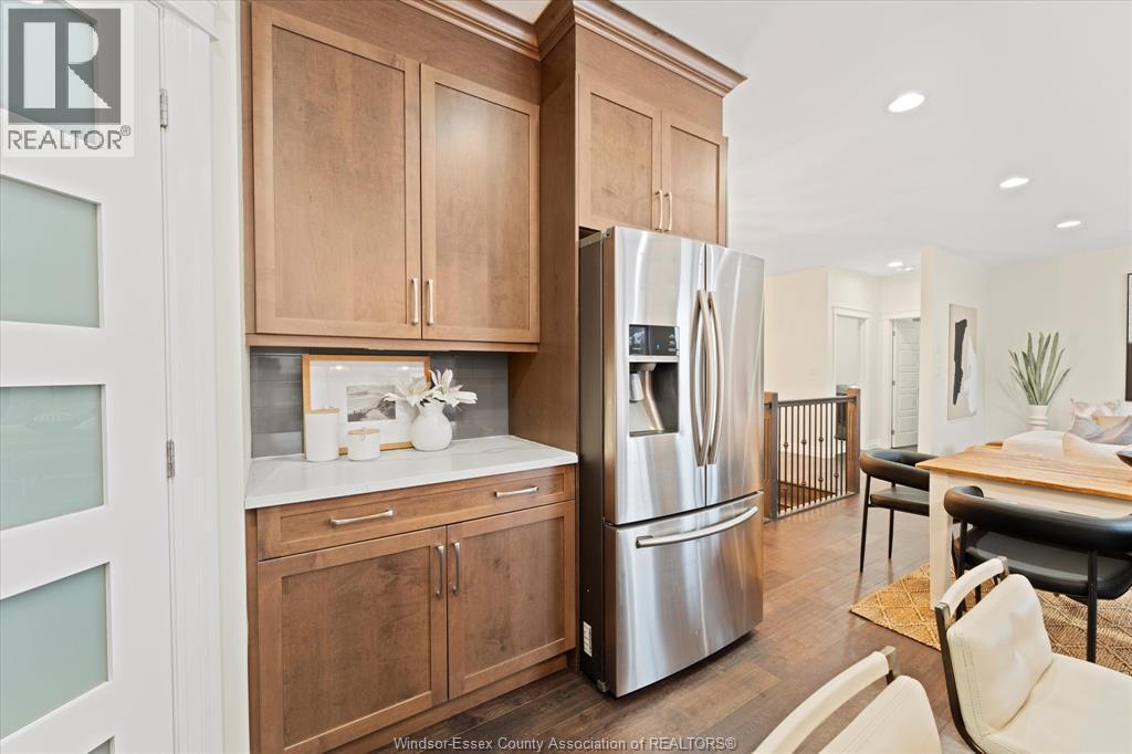 277 Carole Court, Lakeshore, ON - Indoor Photo Showing Kitchen