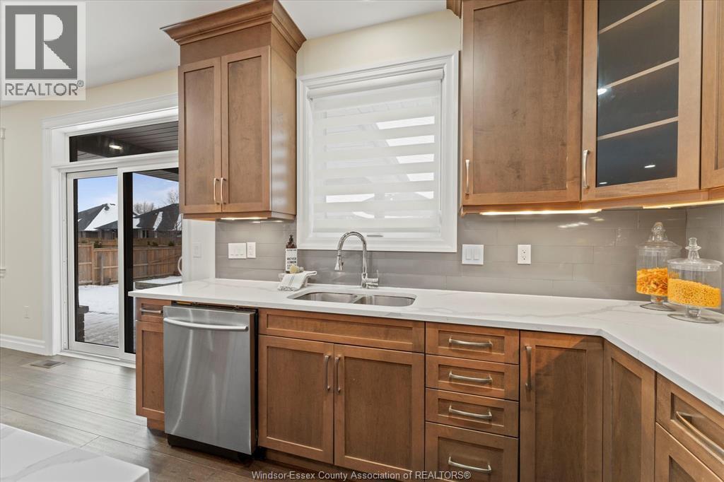 277 Carole Court, Lakeshore, ON - Indoor Photo Showing Kitchen With Double Sink