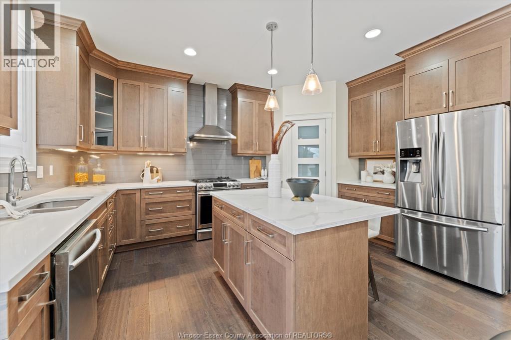 277 Carole Court, Lakeshore, ON - Indoor Photo Showing Kitchen With Double Sink With Upgraded Kitchen