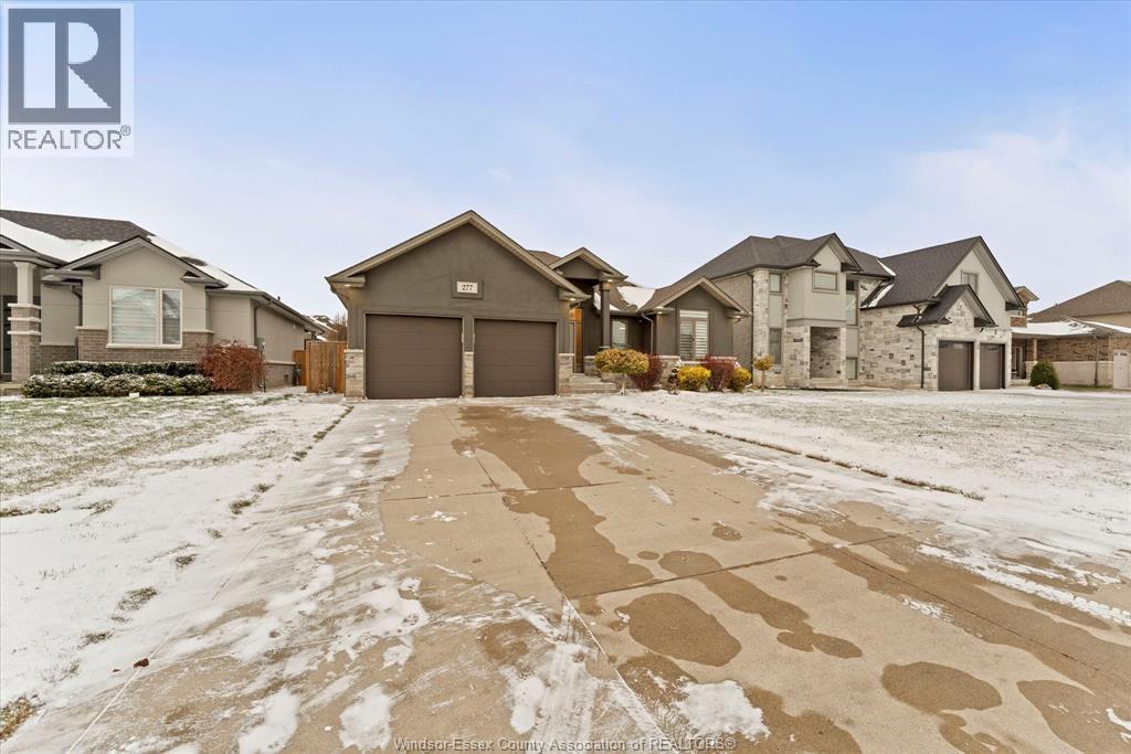 277 Carole Court, Lakeshore, ON - Outdoor With Facade