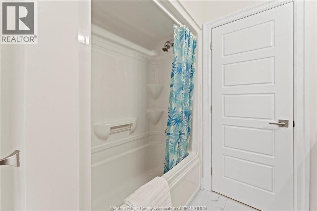 277 Carole Court, Lakeshore, ON - Indoor Photo Showing Bathroom