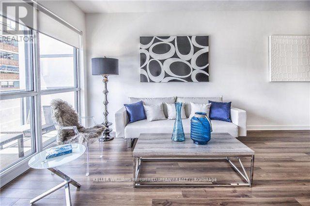 804 - 210 Simcoe Street, Toronto, ON - Indoor Photo Showing Living Room