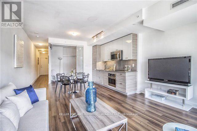 804 - 210 Simcoe Street, Toronto, ON - Indoor Photo Showing Living Room