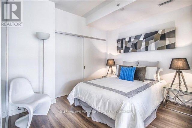804 - 210 Simcoe Street, Toronto, ON - Indoor Photo Showing Bedroom