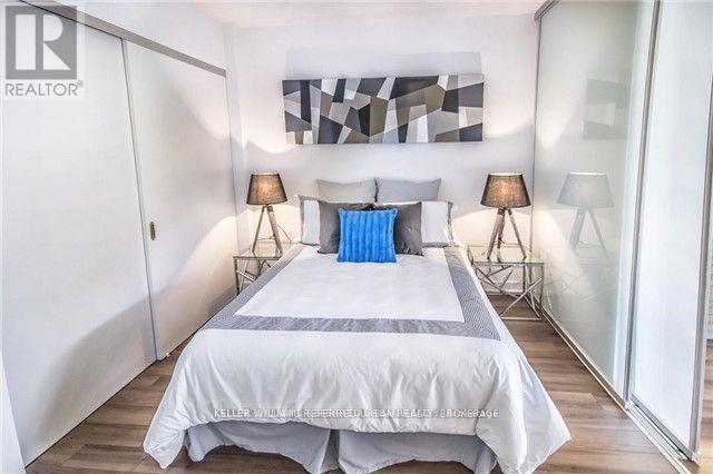 804 - 210 Simcoe Street, Toronto, ON - Indoor Photo Showing Bedroom