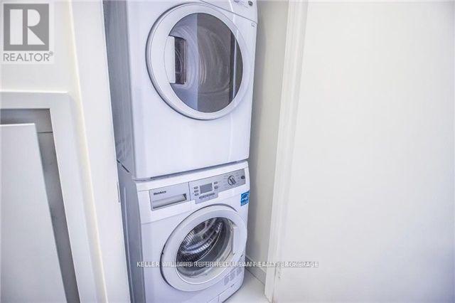 804 - 210 Simcoe Street, Toronto, ON - Indoor Photo Showing Laundry Room