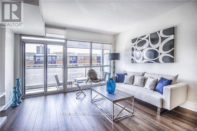 804 - 210 Simcoe Street, Toronto, ON - Indoor Photo Showing Living Room