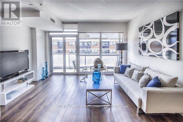 804 - 210 Simcoe Street, Toronto, ON - Indoor Photo Showing Living Room