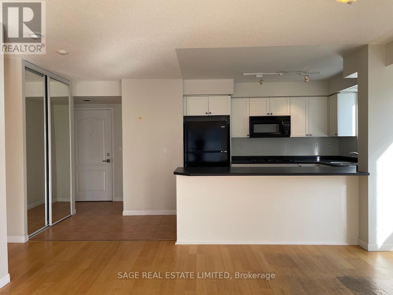 805 - 18 Stafford Street, Toronto, ON - Indoor Photo Showing Kitchen