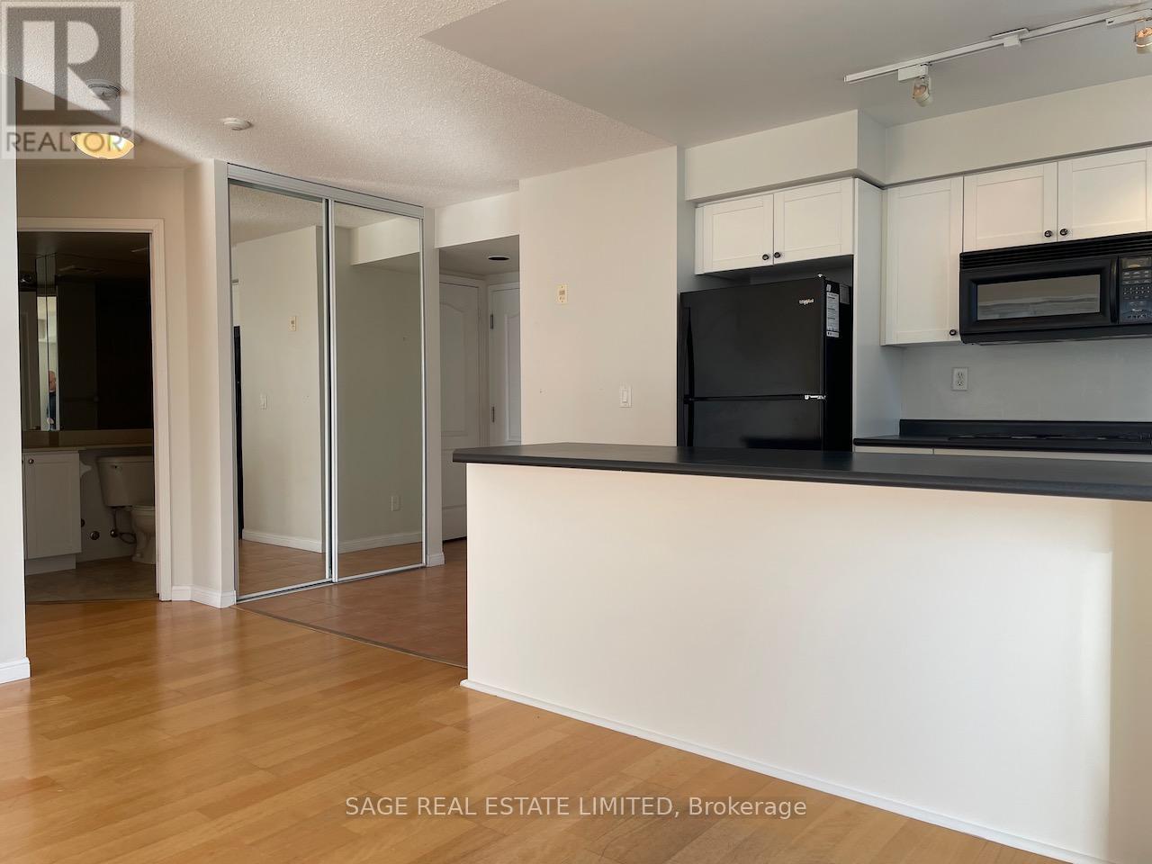 805 - 18 Stafford Street, Toronto, ON - Indoor Photo Showing Kitchen