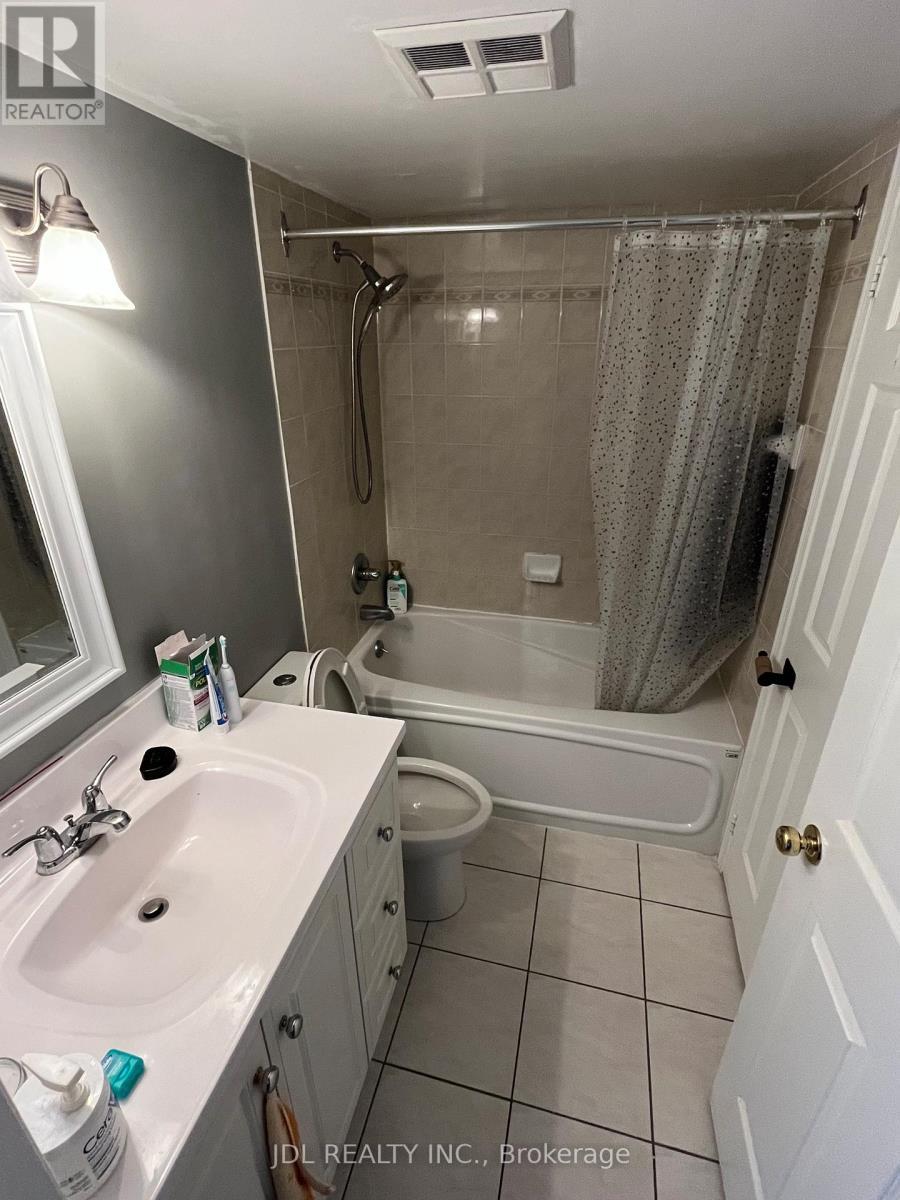 1610 - 887 Bay Street, Toronto, ON - Indoor Photo Showing Bathroom