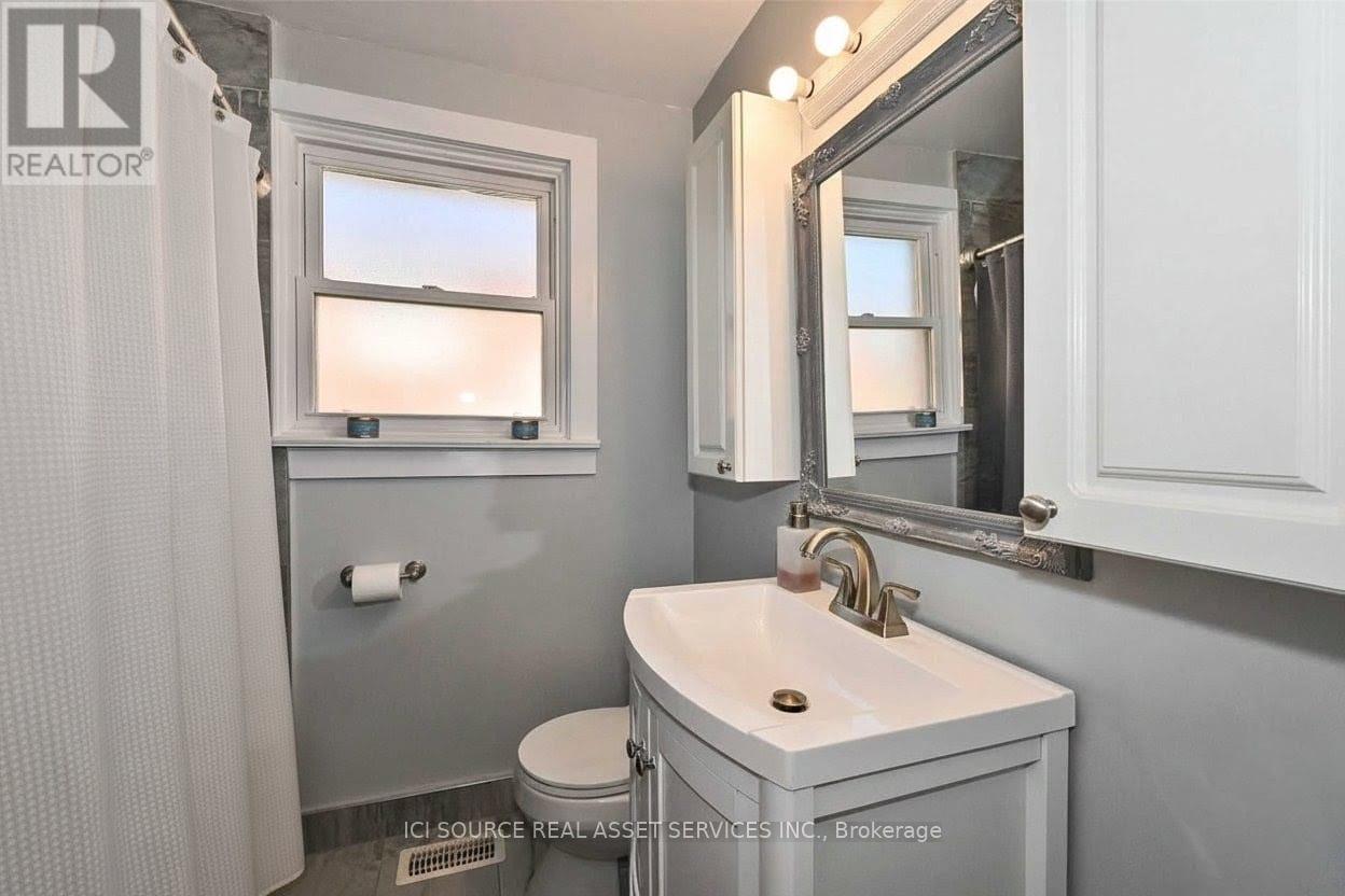 Main Level - 74 Tansley Avenue, Toronto, ON - Indoor Photo Showing Bathroom