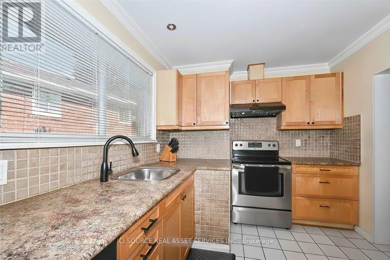 Main Level - 74 Tansley Avenue, Toronto, ON - Indoor Photo Showing Kitchen