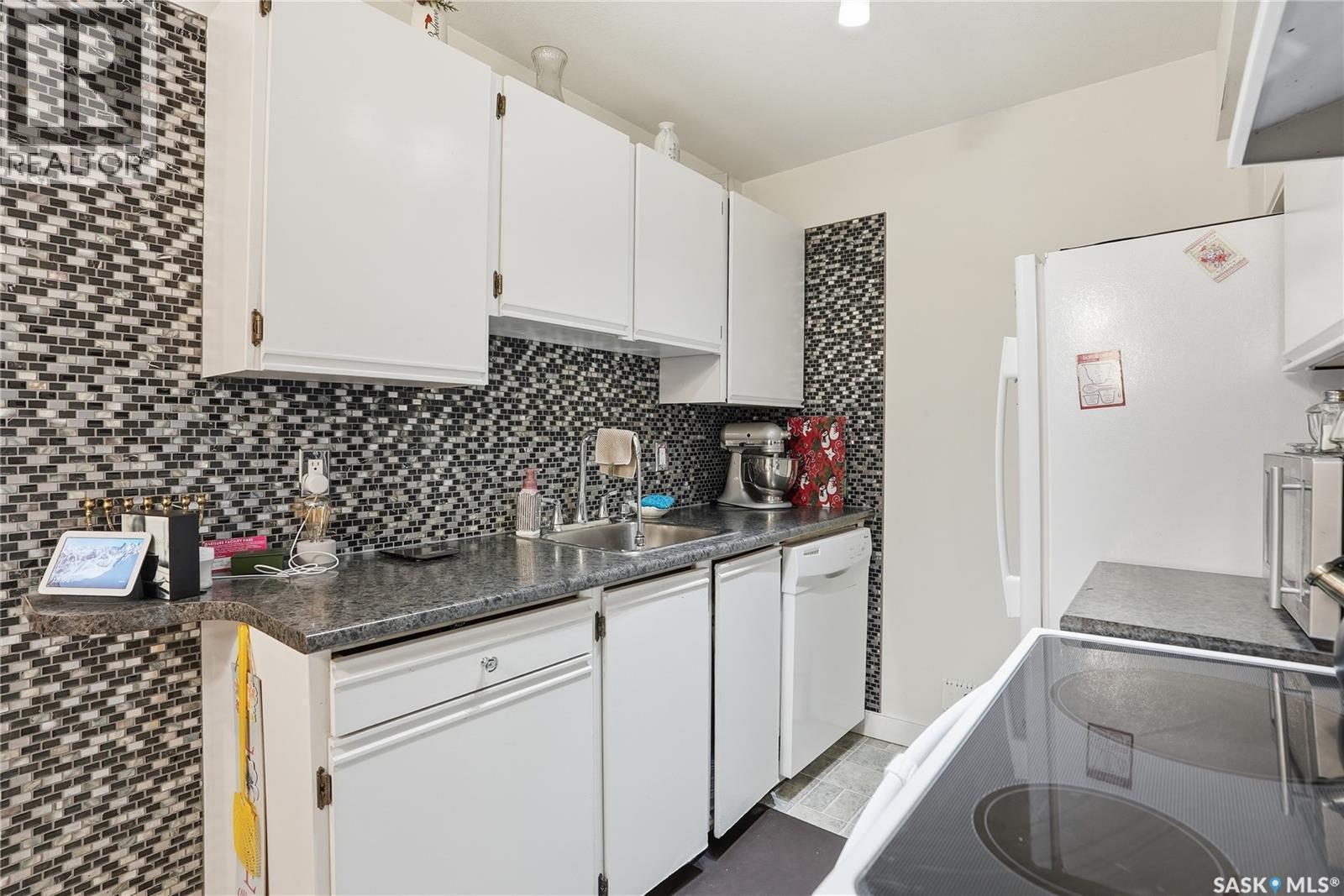 104 309A Cree Crescent, Saskatoon, SK - Indoor Photo Showing Kitchen