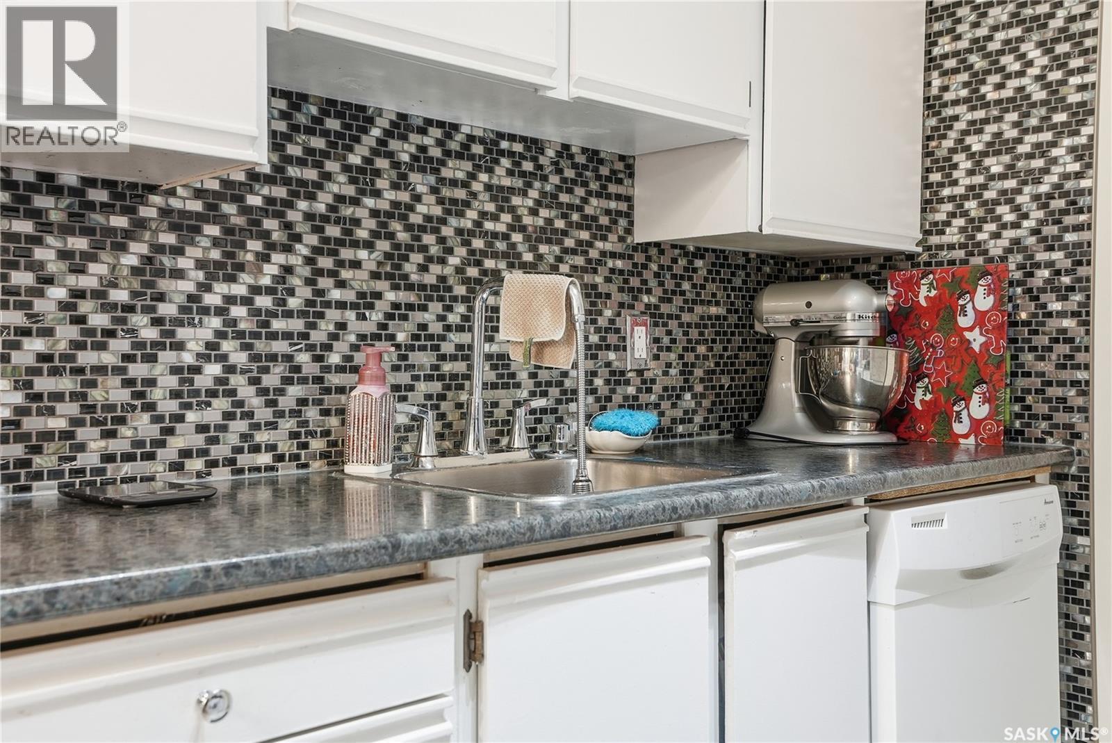 104 309A Cree Crescent, Saskatoon, SK - Indoor Photo Showing Kitchen