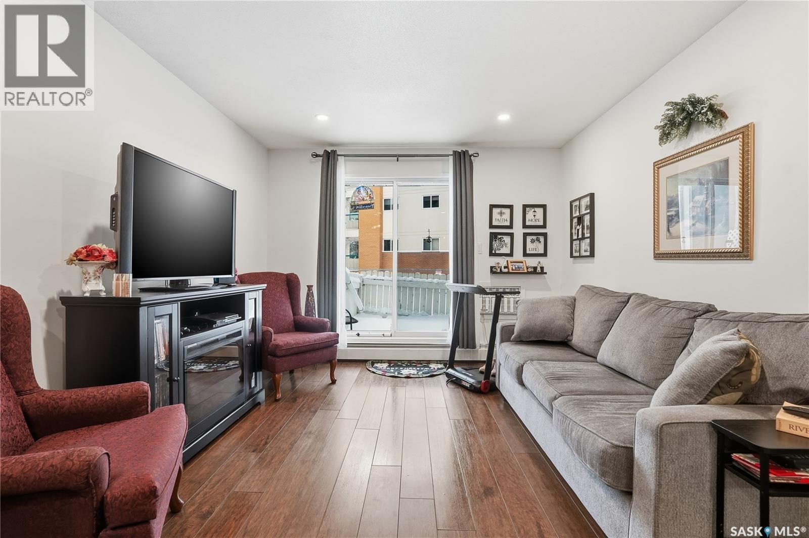 104 309A Cree Crescent, Saskatoon, SK - Indoor Photo Showing Living Room
