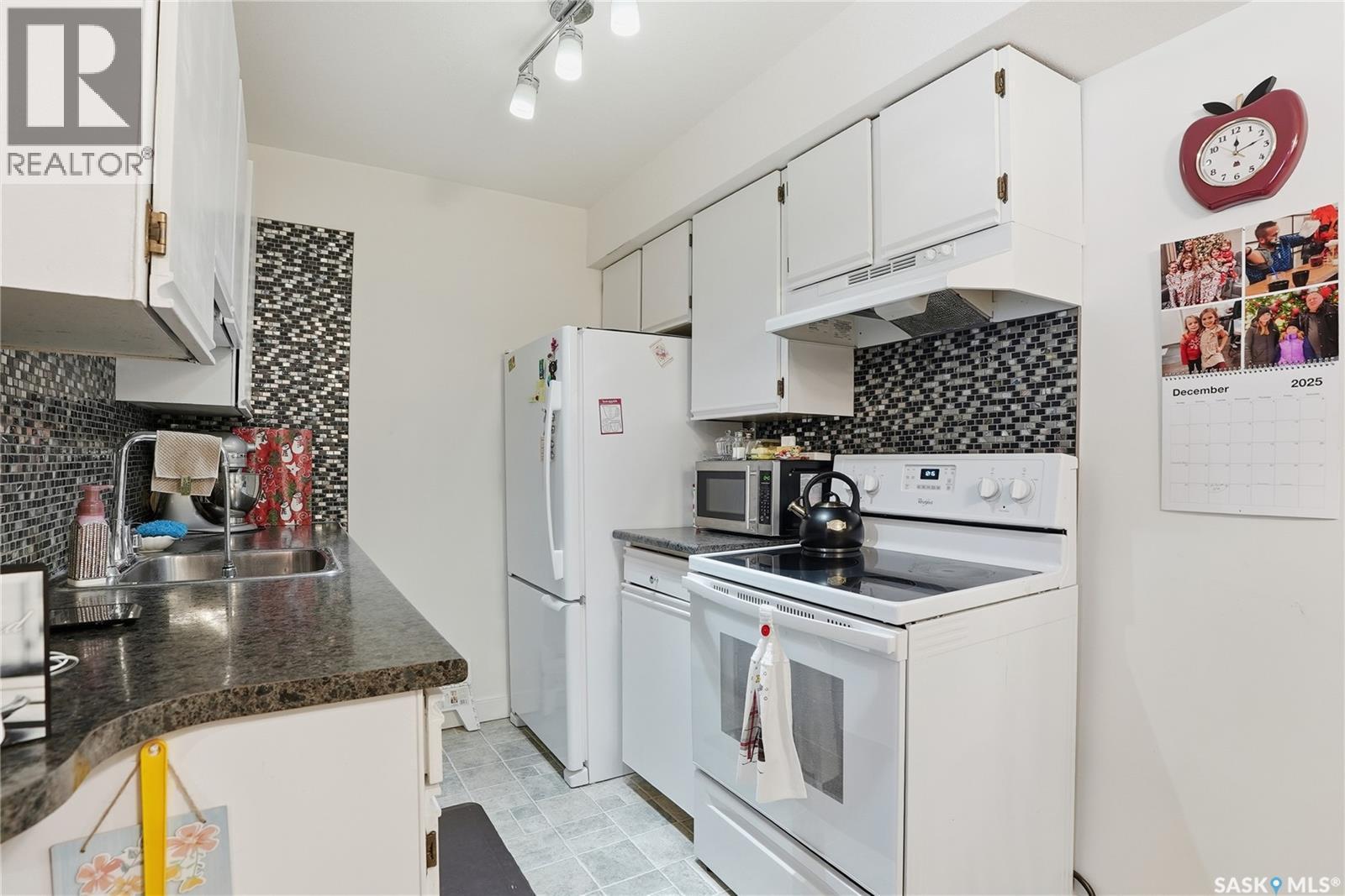 104 309A Cree Crescent, Saskatoon, SK - Indoor Photo Showing Kitchen With Double Sink
