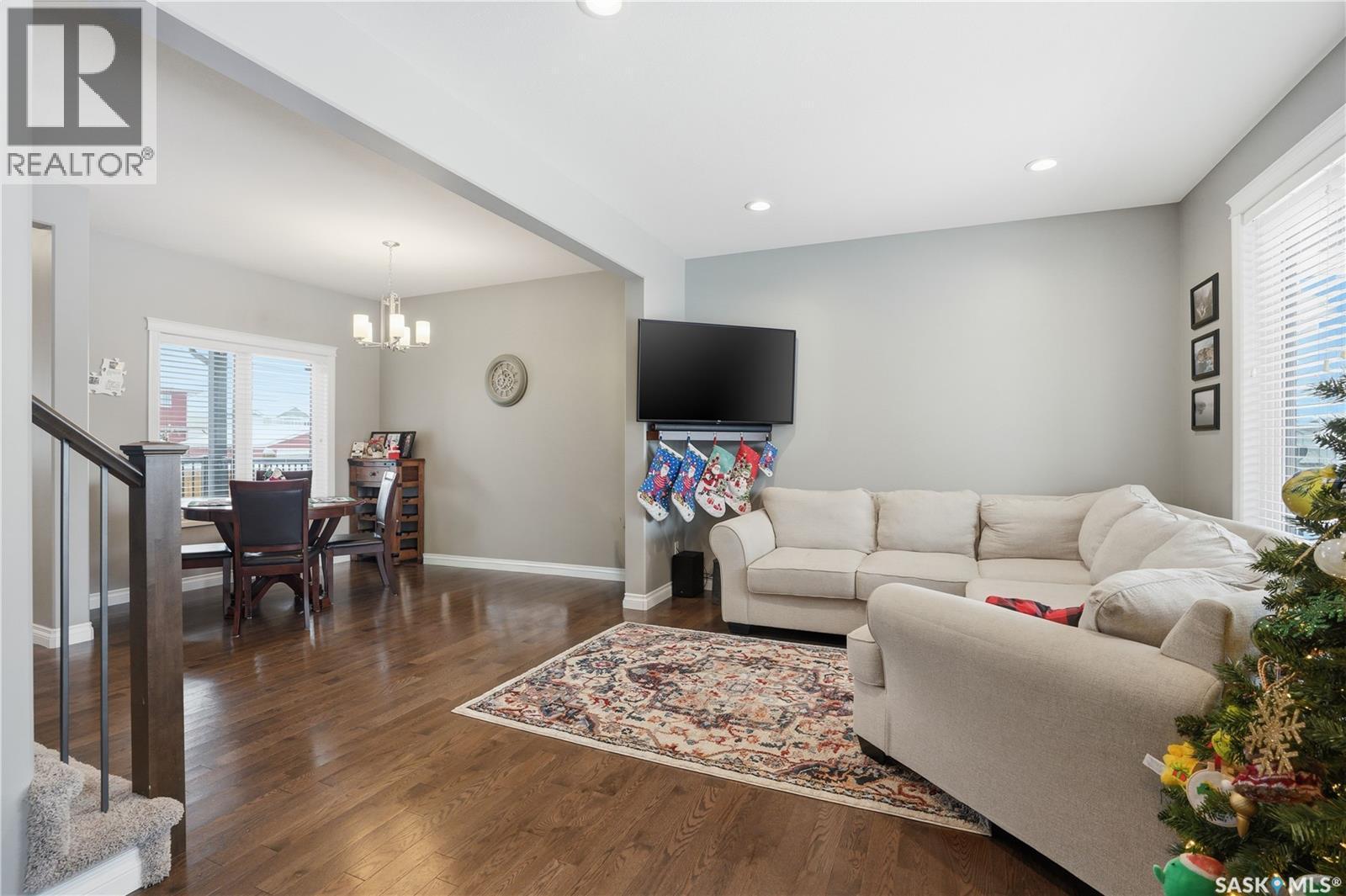 405 Golden Willow Way, Warman, SK - Indoor Photo Showing Living Room